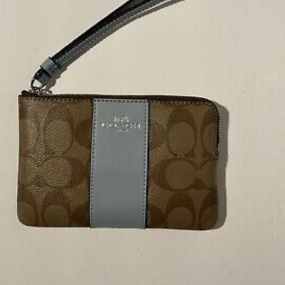 Corner Zip Wristlet In Signature Canvas - Picture 2 of 3